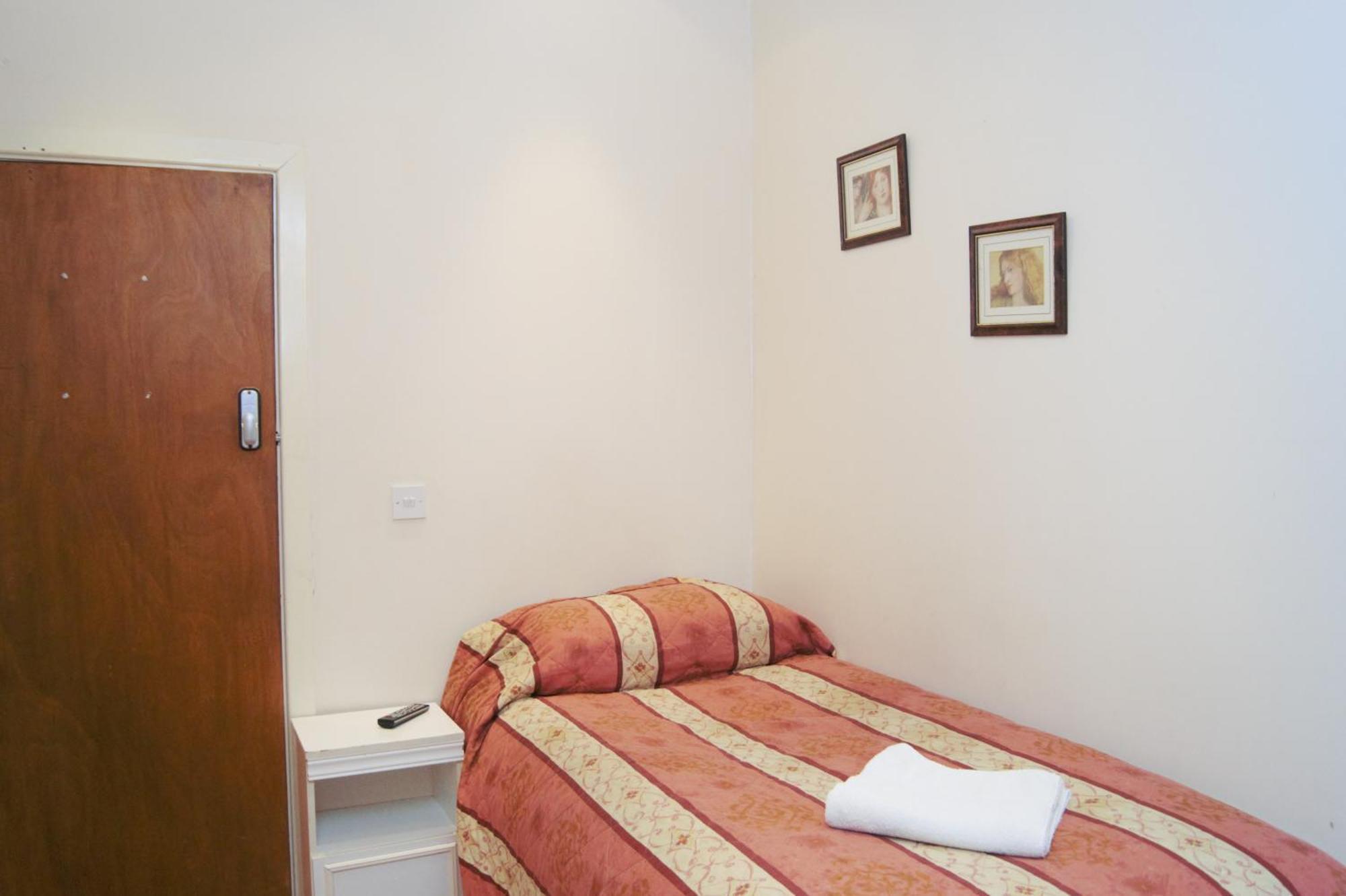 The Dharma Lodge Enfield Ngoại thất bức ảnh