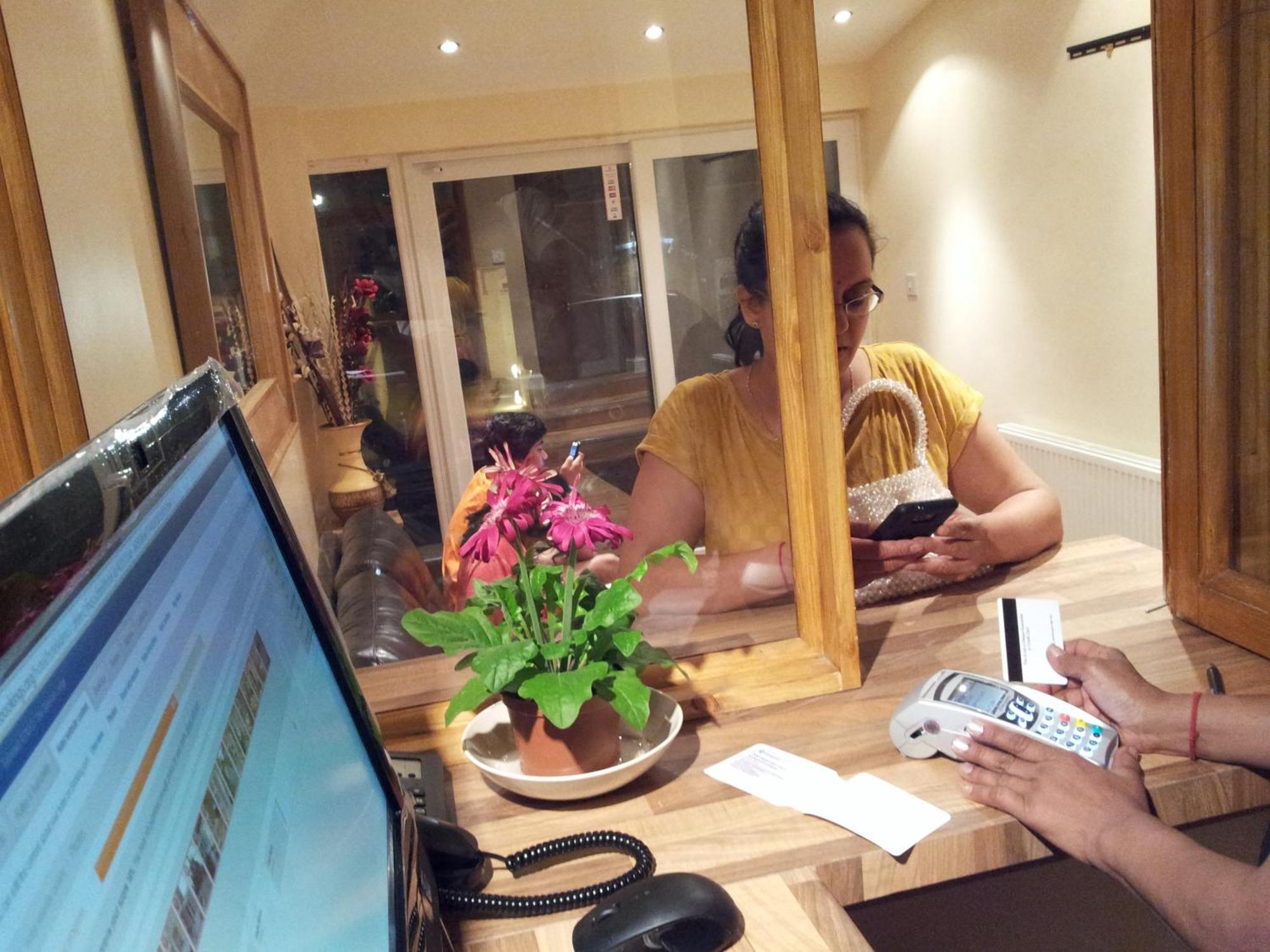 The Dharma Lodge Enfield Ngoại thất bức ảnh